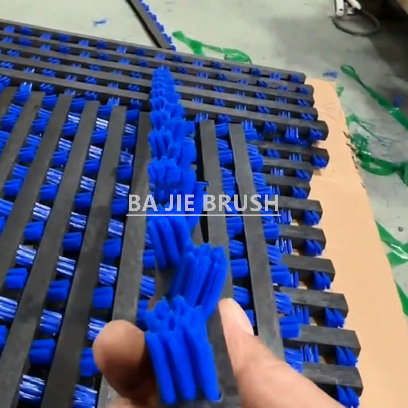 Inclined Bristles Lath Brush
